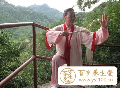 这招是经典的武术动作
