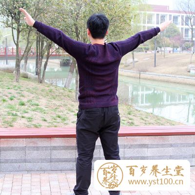 伸展操除了放松，还能帮助血液循环
